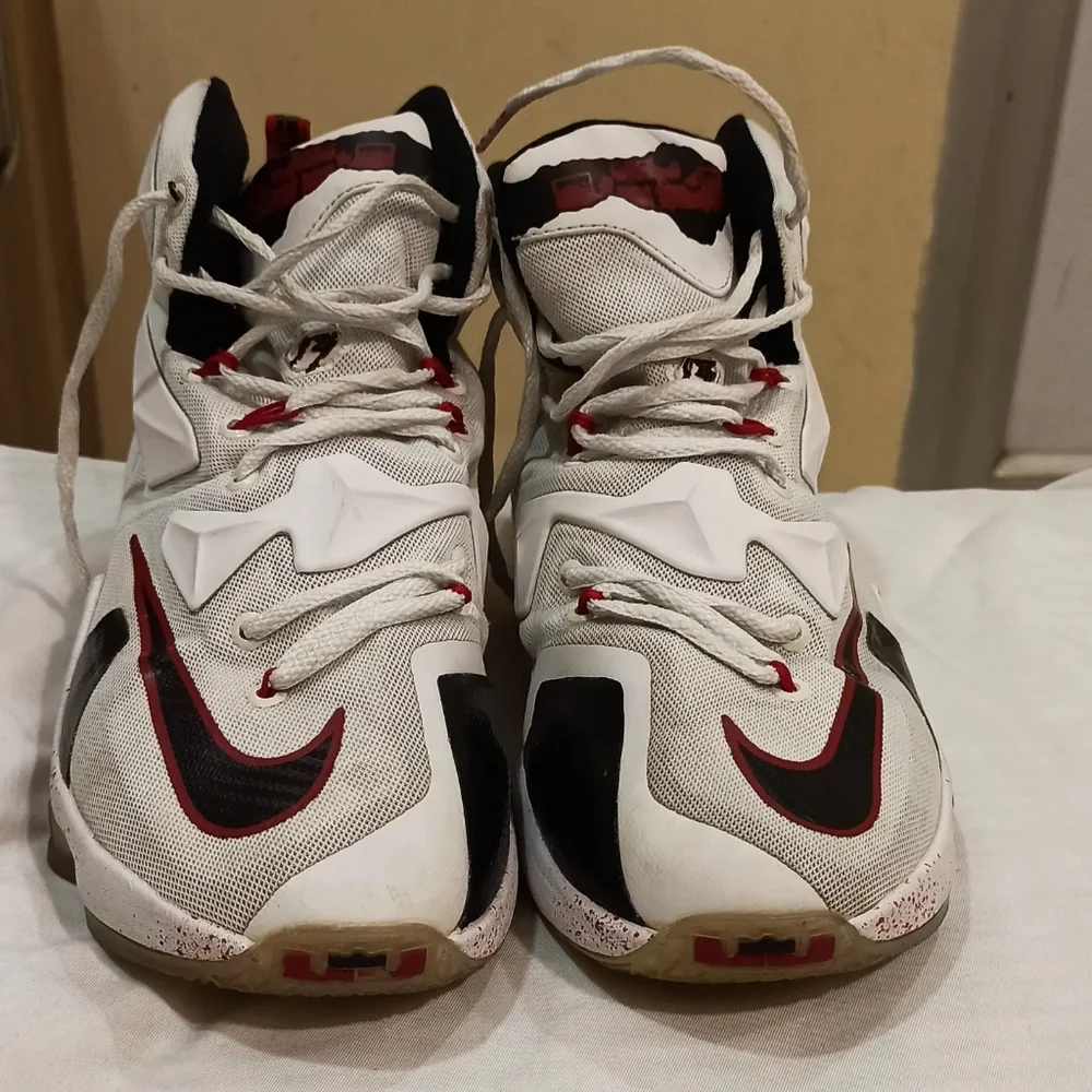 Nike LeBron James  13 Horror Flick Hypebeast. - Picture 3 of 12
